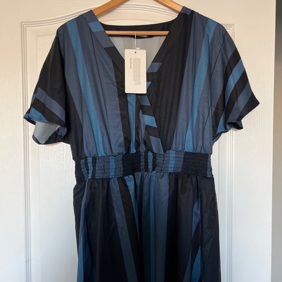 BloomChic - Striped Dolman Sleeve Pocket Shirred Flutter Wrap Dress - Picture 4 of 4